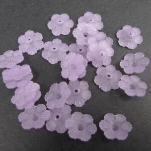 Fine 11mm lyslilla blomster i acryl(25stk)