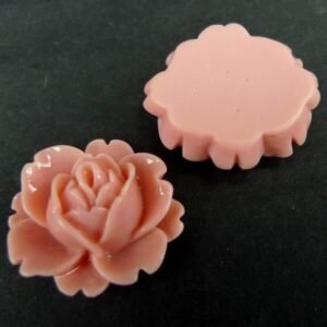 8 Medium, pudderfarvede resin roser