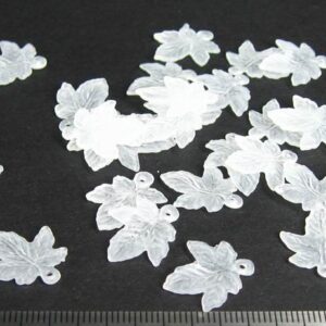 Hvide ahorn blade i acryl (25stk.)