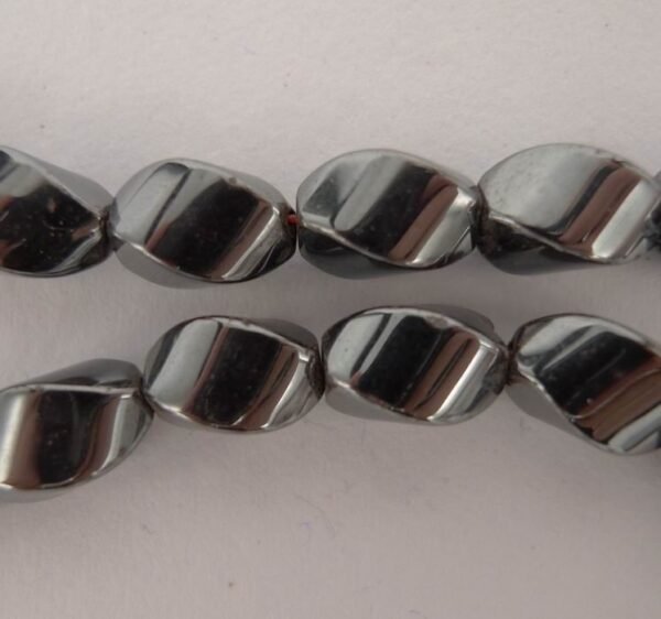 Twistede hæmatitperler 9½mm
