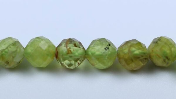 Facetteret peridot 4mm