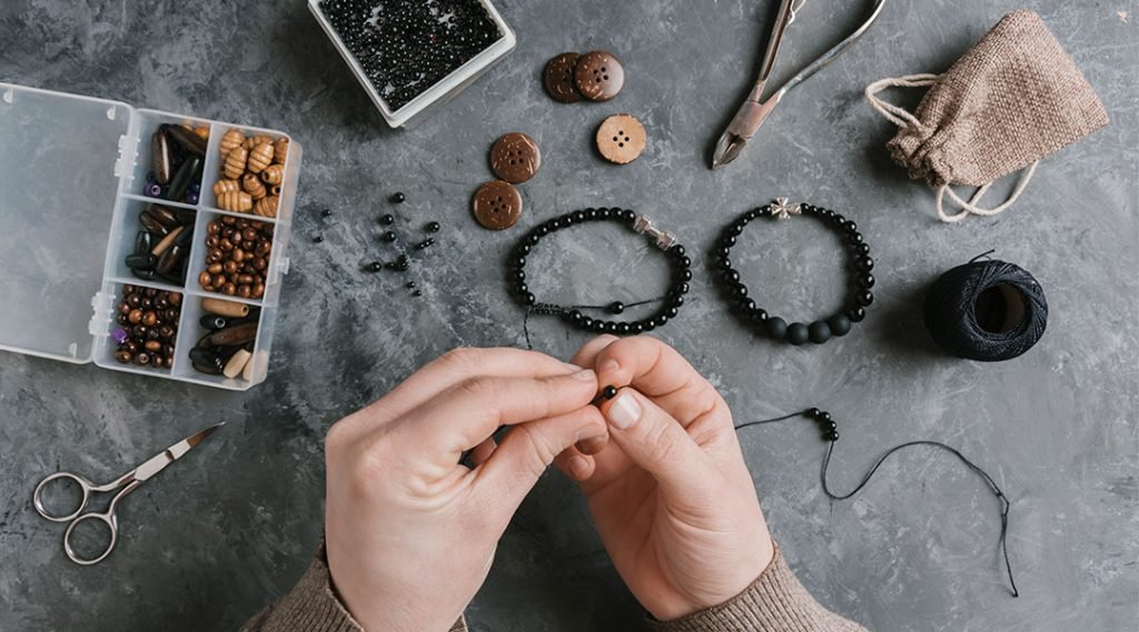 Amazy Perleshop Webshop med skønne perler og alverdens andre smykkematerialer.