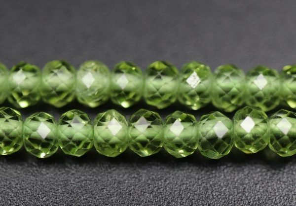 Bittesmå, facetterede rondeller i Peridot 2x3mm