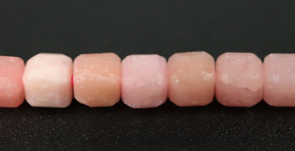 Facetterede kuber i Pink Opal 3 mm