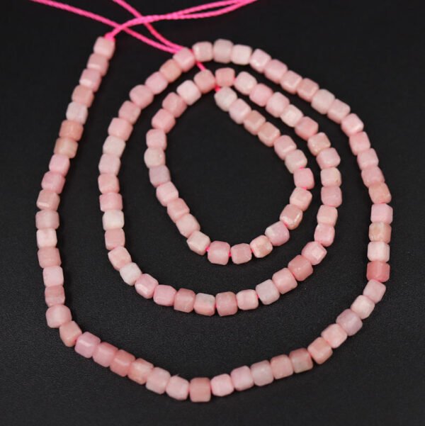 Facetterede kuber i Pink Opal 3 mm