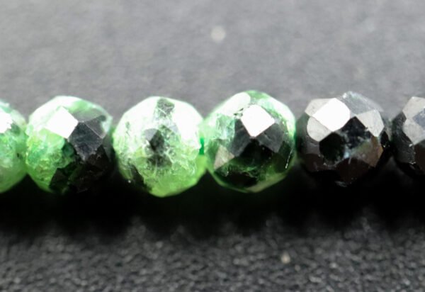 Facetteret Ruby in Zoisite 3 mm