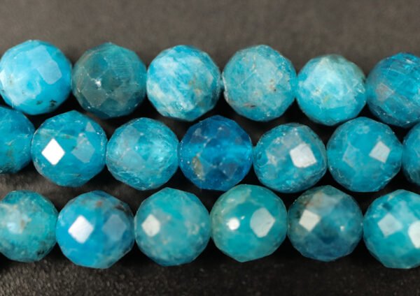 ½ streng Facetterede perler i Apatit 6mm