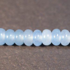 Lyseblå rondeller i 'jade' 2,5x5mm