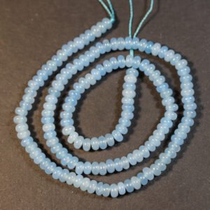 Lyseblå rondeller i 'jade' 2,5x5mm