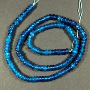 Stålblå rondeller i 'jade' 2,5x5mm