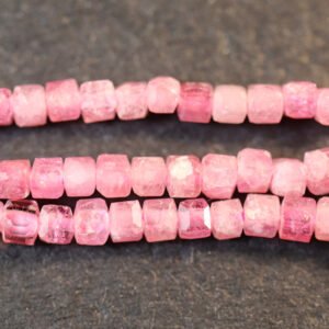 Facetterede kuber i Pink Turmalin 2 mm