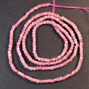 Facetterede kuber i Pink Turmalin 2 mm