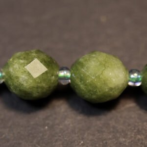 Ovale perler i malaysia jade, Olive Green 9x8 mm