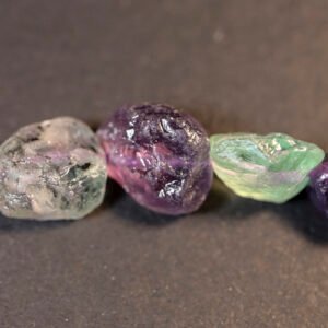 Regnbue Fluorit Pebbles