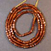 Kubeformede, orangebrune granater 2mm